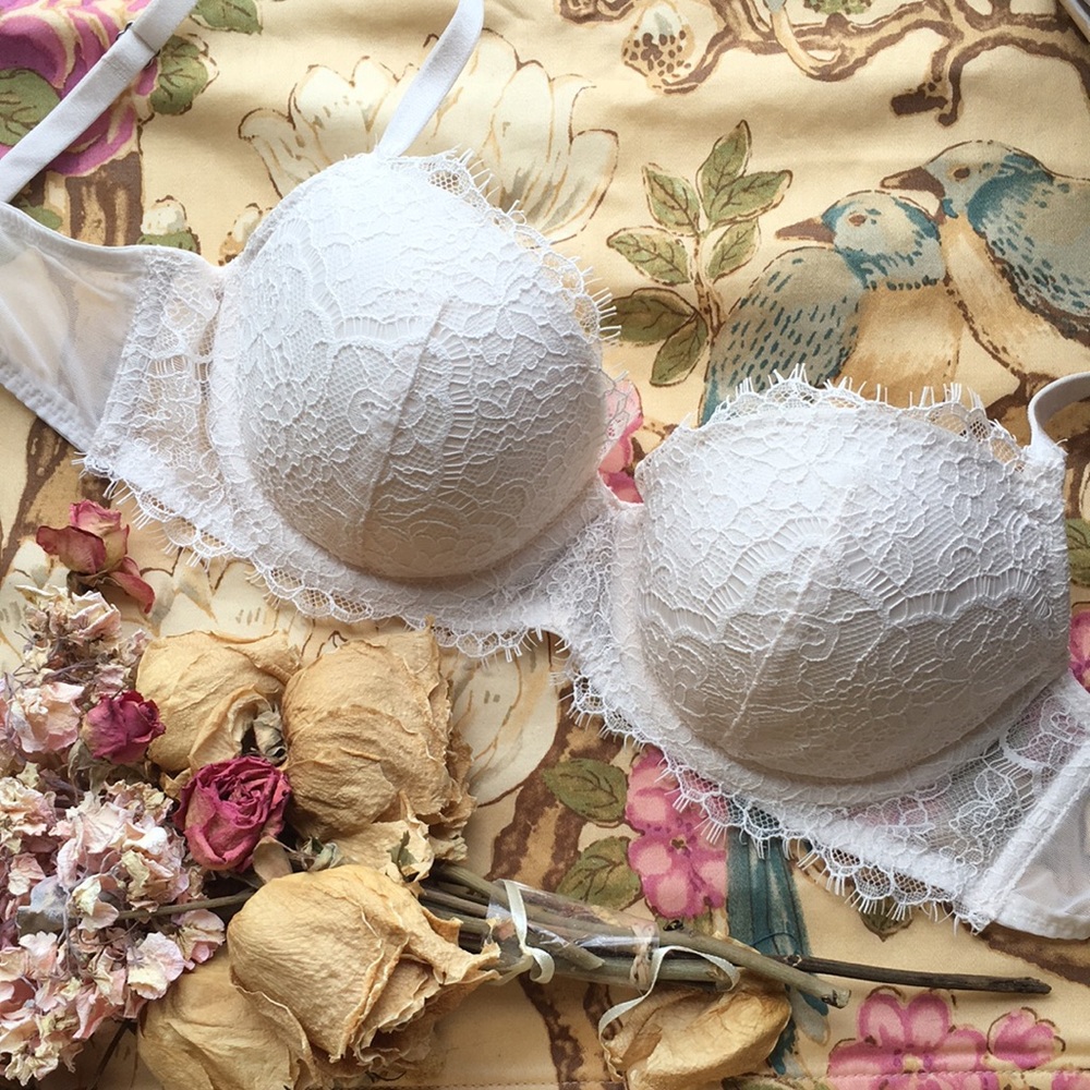 💕VICTORIA’S SECRET “DREAM ANGELS” LINED DEMI…. LACE BRASSIER